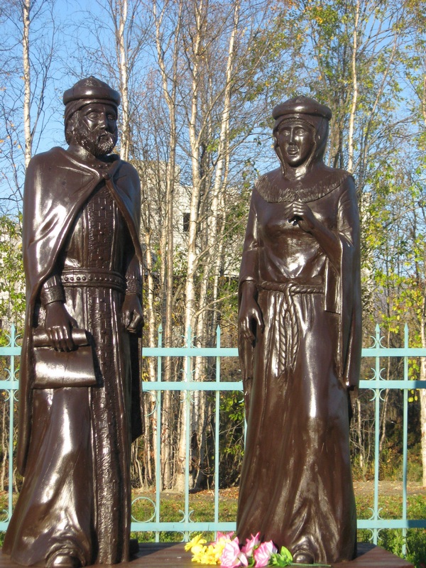 Памятник святым благоверным князьям Петру и Февронии